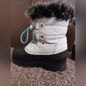 Falls Creek Youth White Snow Boots Size 2